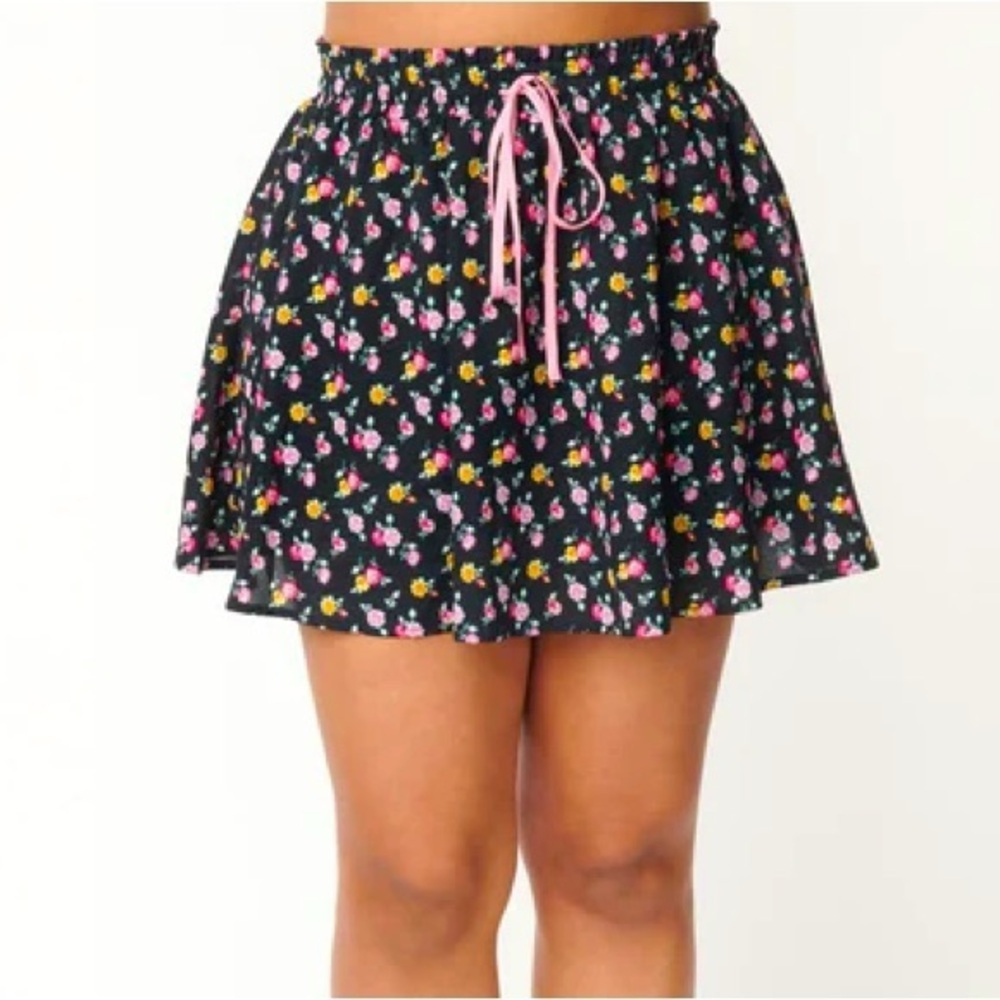 Unique Vintage Black Floral Skater Skort
